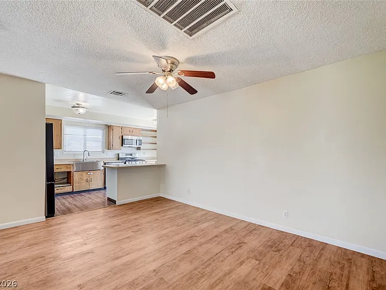 3917 W Oakey Blvd — Photo 4