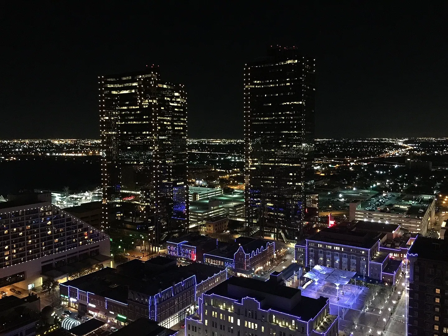 Experience Urban Living in Downtown Fort Worth! — Photo 2