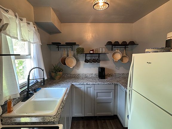 3rd image of 1319 Barton Blvd