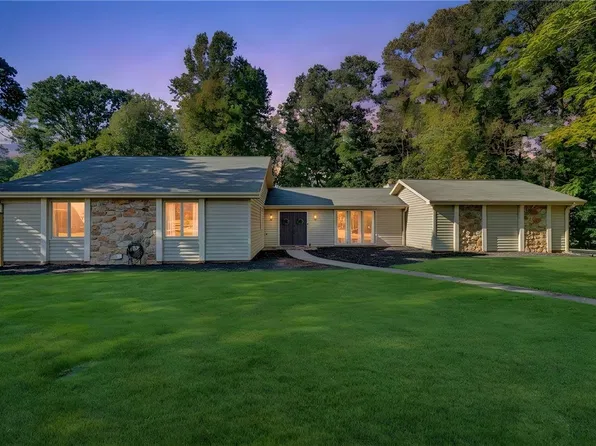 104 W Croydon Ct, Easley, SC 29642