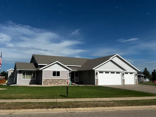 814 Curt Felt Dr, Alexandria, MN 56308