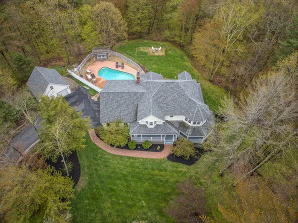 47 HAWK Drive, Bedford, NH 03110