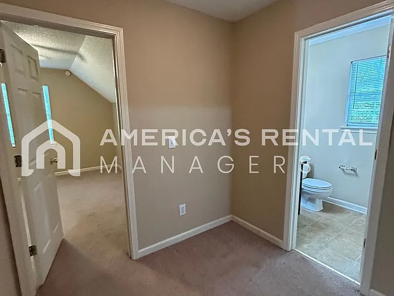211 Winterberry Ln — Photo 18