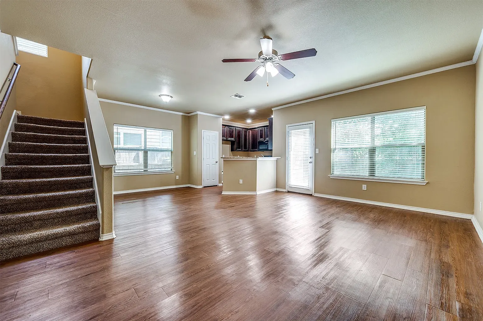 3 bed, 2.5 bath, 1503 sqft, $2,175 — Photo 3