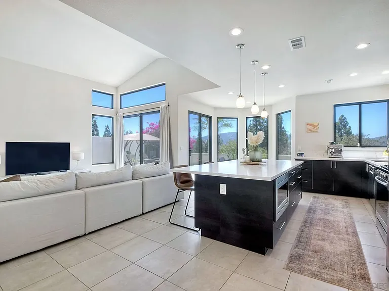 17586 Bocage Point — Photo 11