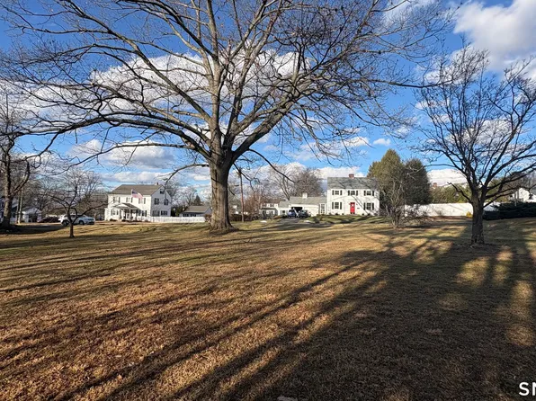 3 Riverdale Road, Enfield, CT 06082