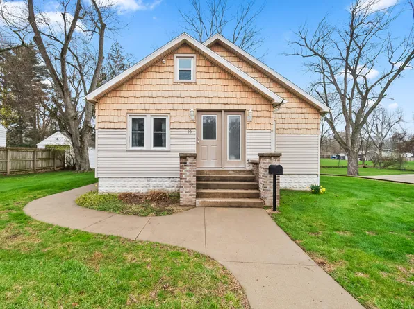 90 Rippon Ave, Hillsdale, MI 49242