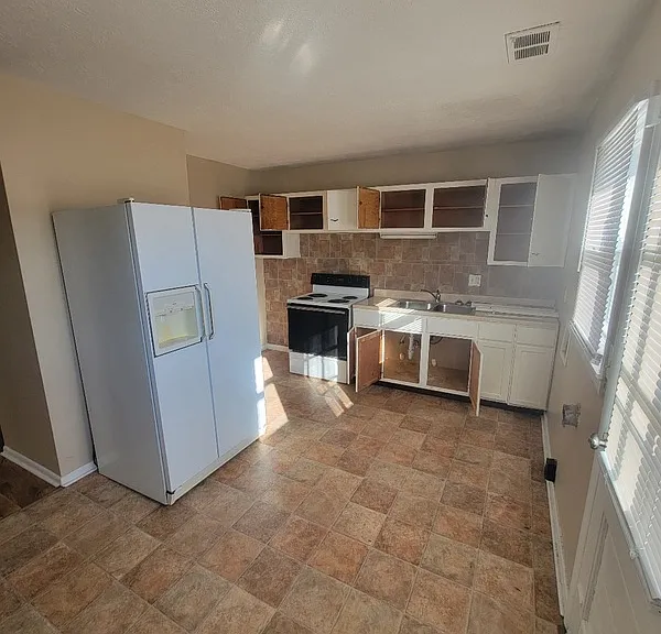 6005 Dickson Rd #3 — Photo 3