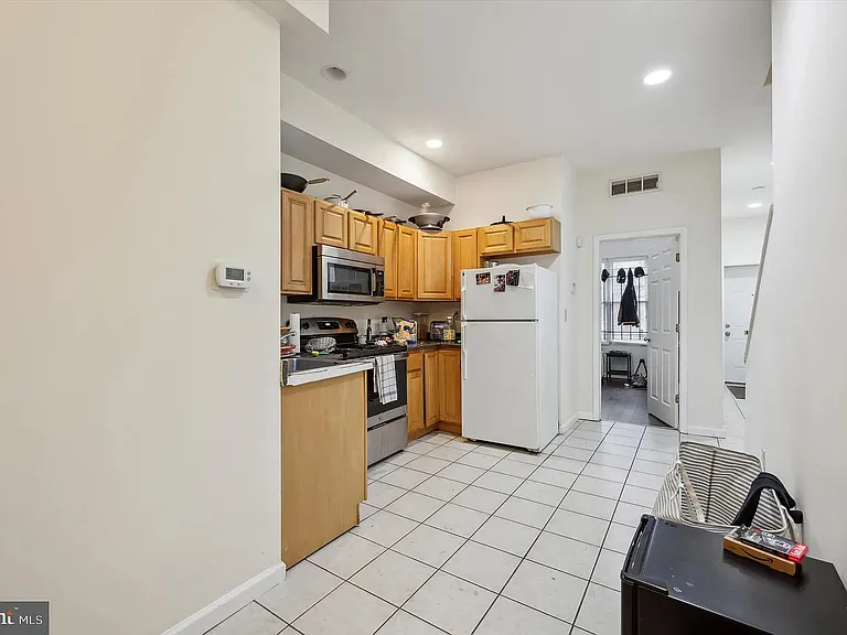 1521 Fontain St — Photo 13