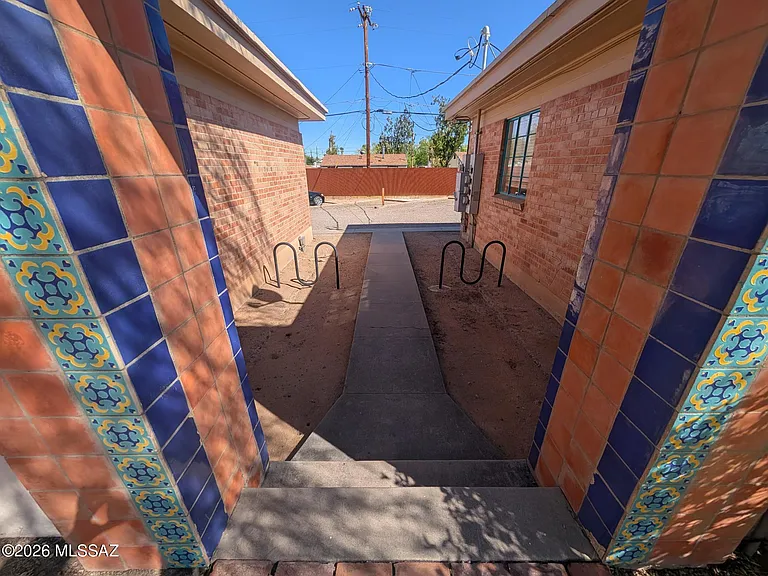 1401 E 10th St #3 — Photo 13