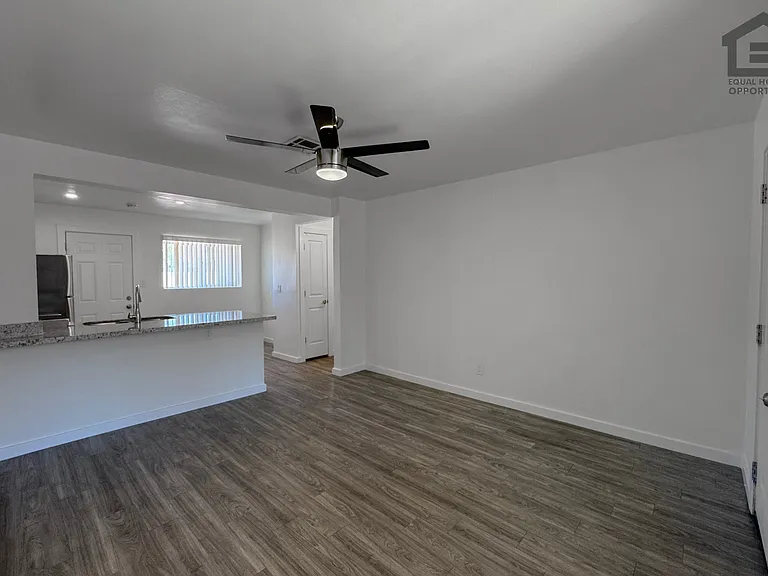 1336 E Willetta St — Photo 15
