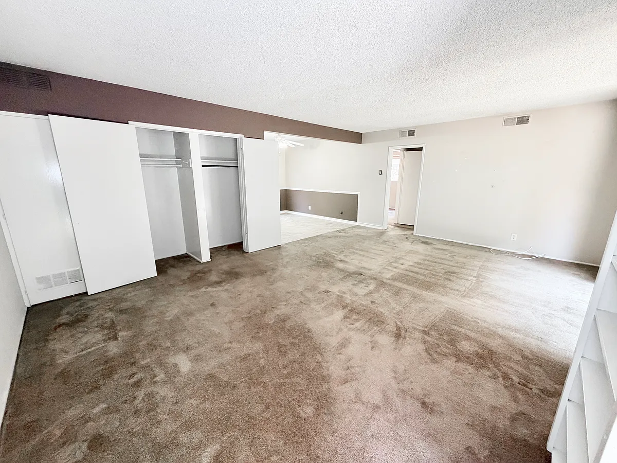 Building Photo - 585 W Sierra Madre Blvd