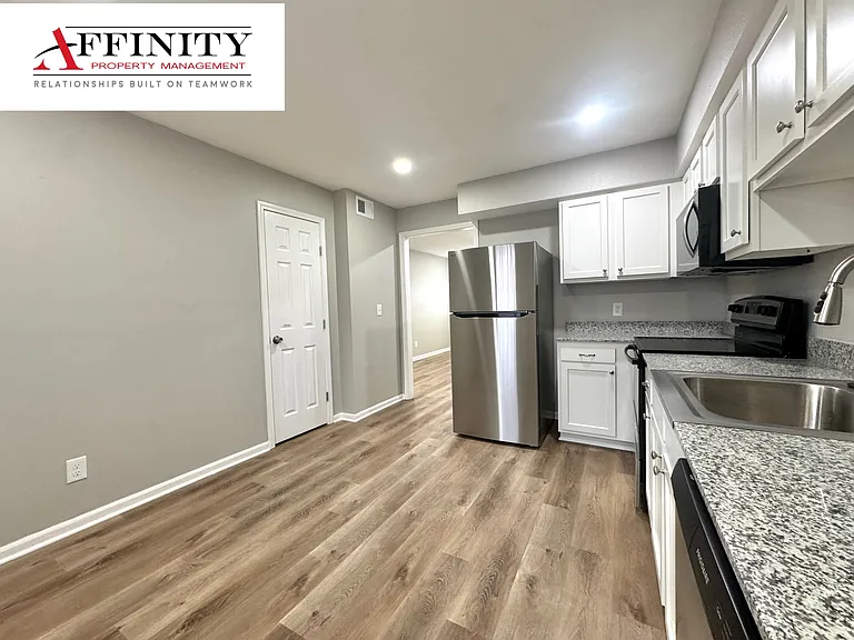 805 NW Mock Ave #D — Photo 6