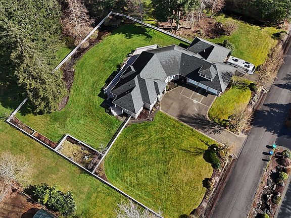3rd image of 5410 Klipsun Lane SW