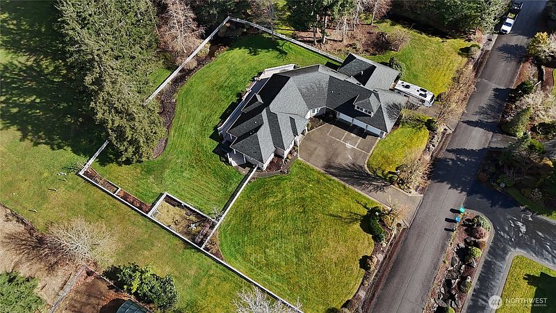 3rd image of 5410 Klipsun Lane SW
