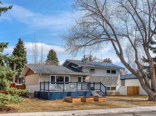 3116 SW Brentwood Blvd NW, Calgary, AB T2L1J8