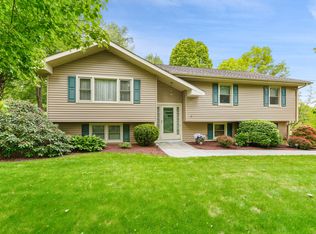 4 Apache Dr, Brookfield, CT 06804