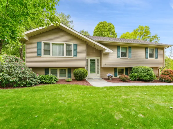 4 Apache Drive, Brookfield, CT 06804