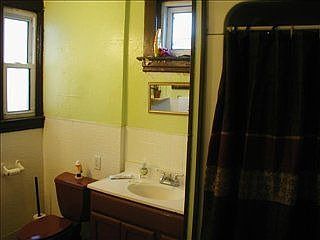 4th image of 328 Forest Ave