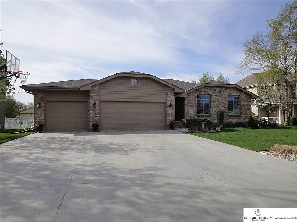 1st image of 20909 Schofield Cir