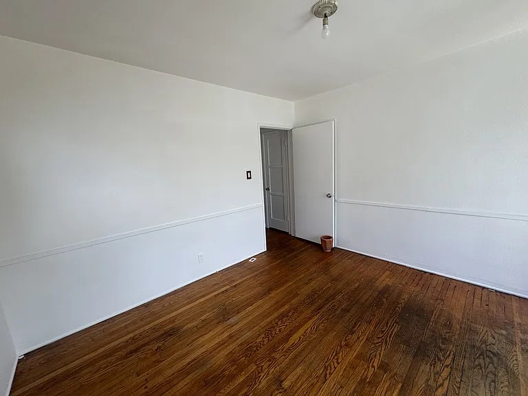 878 Warren Ave — Photo 22