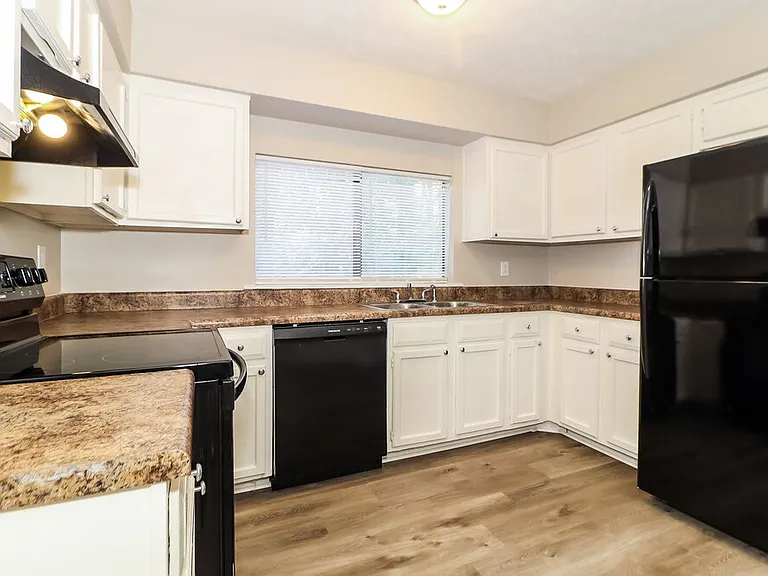 5427 Covent Way — Photo 8