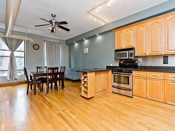 2nd image of 842 W Adams St Floor 3