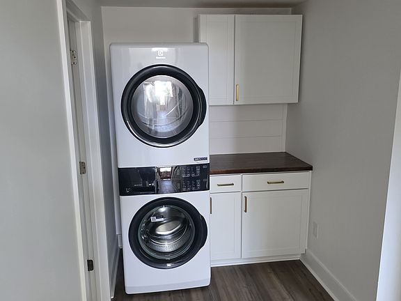 2nd image of 1142 E College St
