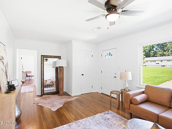 3rd image of 1319 Pandora Rd