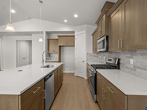 5th image of 2687 NW Ninebark Dr
