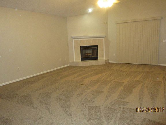 3rd image of 3006 Caroline Crest Dr E