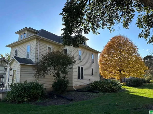 118 Lake Ave, Storm Lake, IA 50588