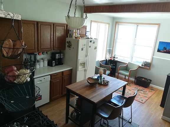 4th image of 3030 N Hamlin Ave #2
