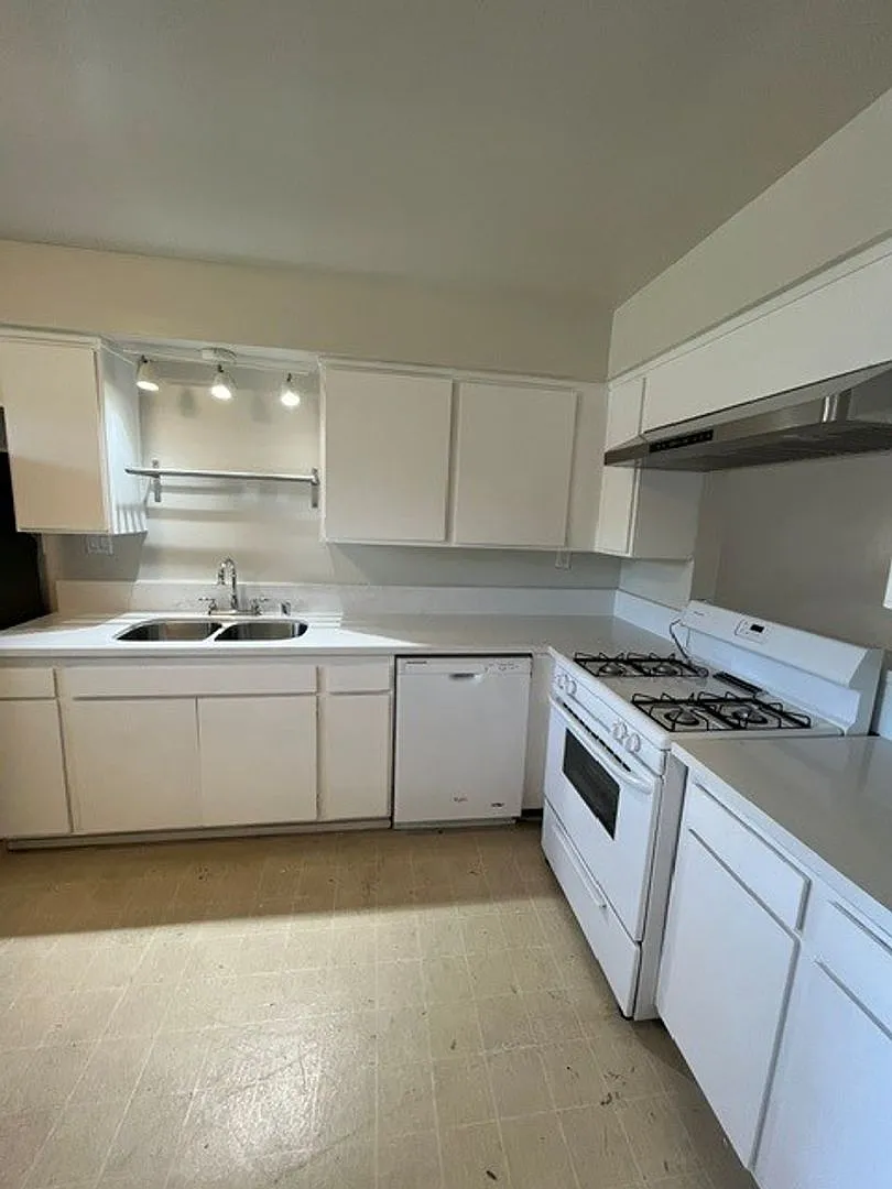 Location! Location! 6831 Alvardo Road Unit #6- Must See! — Photo 4