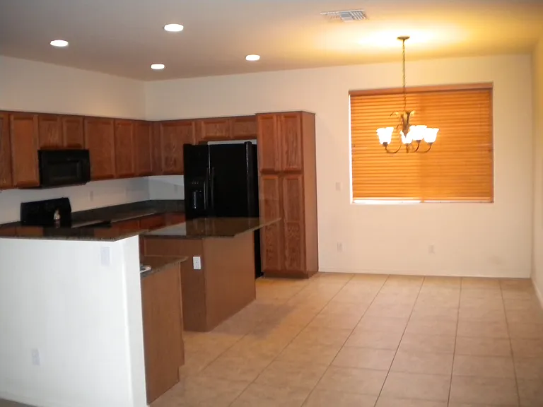 Kitchen & Breakfast Area_01242014