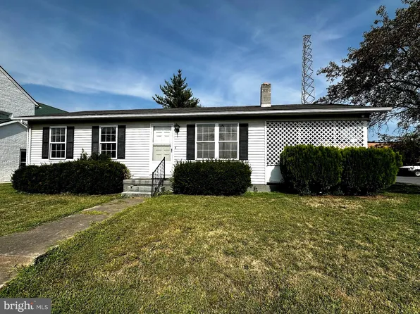 104 S Elm St, Moorefield, WV 26836