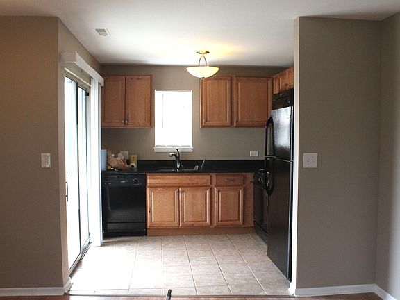 3rd image of 15 N Victoria Ln APT H