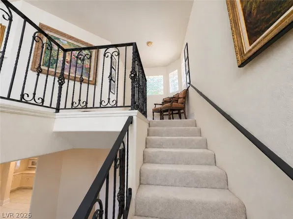 2823 Queens Courtyard Dr, Las Vegas, NV 89109