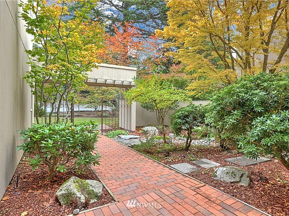 The gated front courtyard speaks for itself! It provides privacy and security as it can be locked. It also provides a safety net for children and pets.