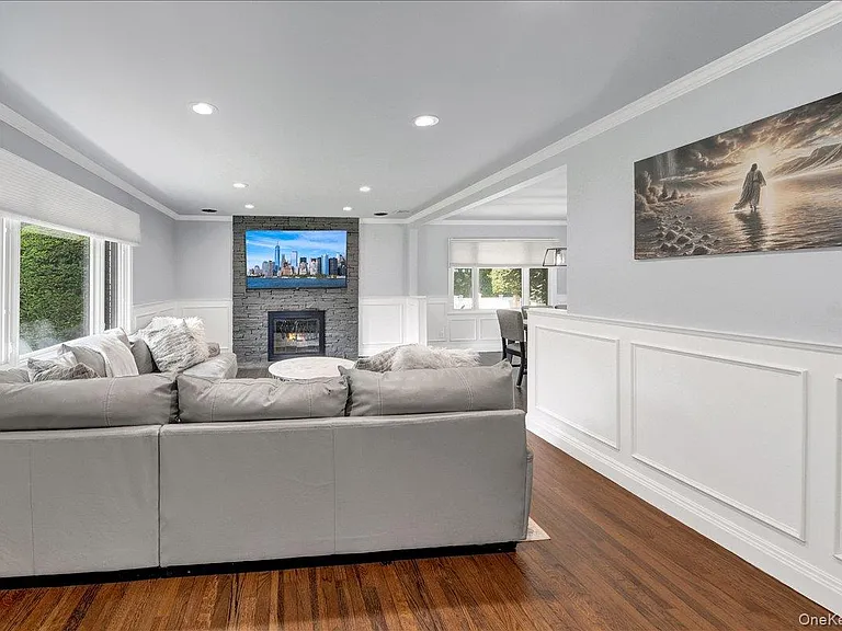 2 Stonycrest Rd — Photo 2