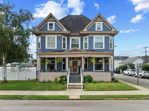 1219 3rd St, Moundsville, WV 26041