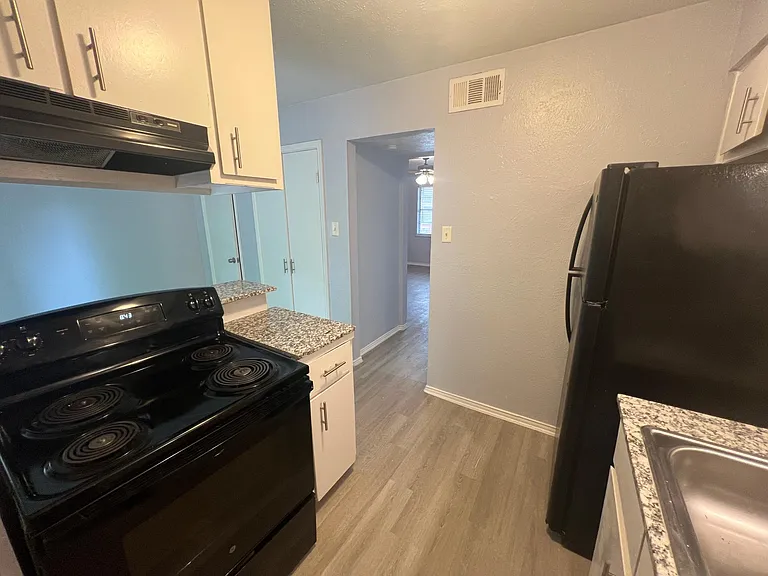 Hampton Gardens Apartment — Photo 30