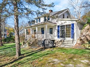 41 Sinawoy Rd, Cos Cob, CT 06807
