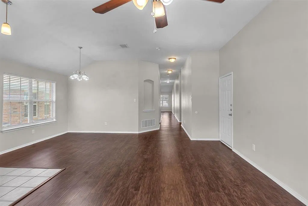 4 bed, 2136 sqft, $2,425 — Photo 4