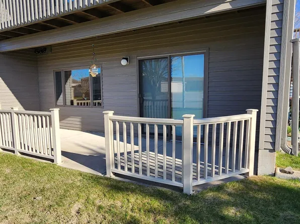 717 Bridgeport Dr Unit 1, Bismarck, ND 58504