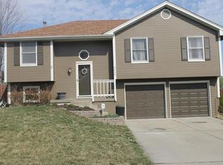 8808 NE 75th St, Kansas City, MO 64158