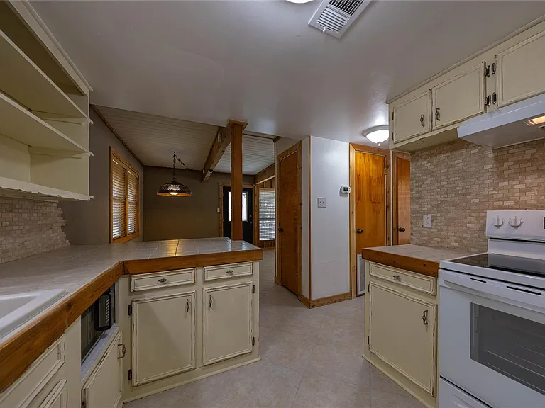 22 Stonehouse Cir — Photo 10