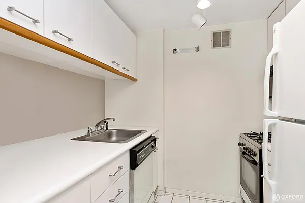 Rented by Oxford Property Group | media 25
