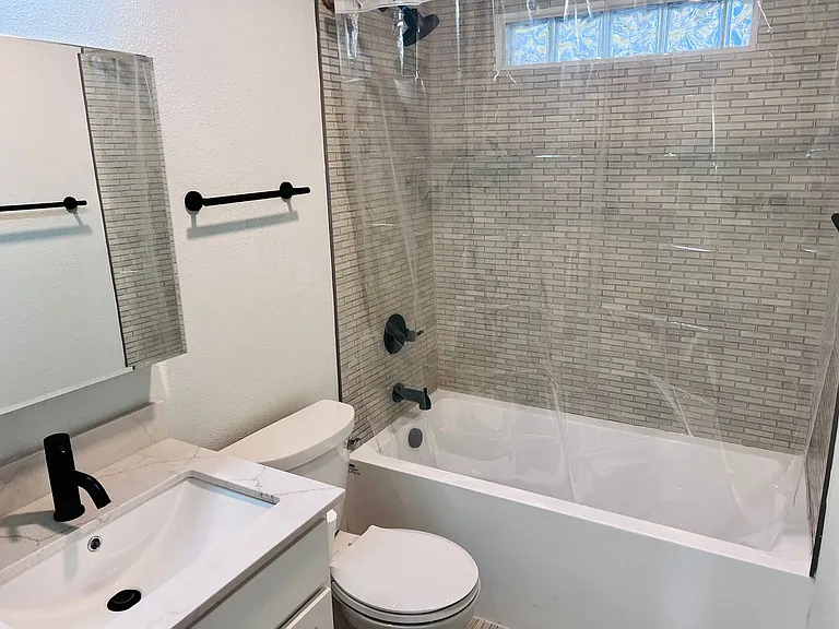 #202-5618 N Greeley Ave — Photo 6