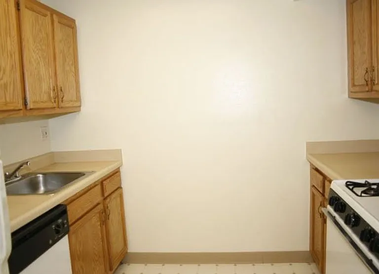 900 Westgate Ave — Photo 5